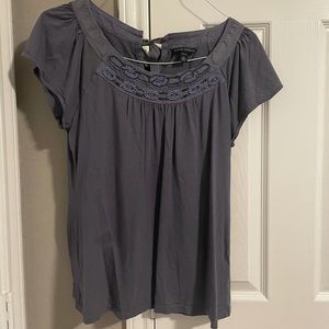 EUC Banana Republic size large women’s t-shirt/blouse   Blue with beading